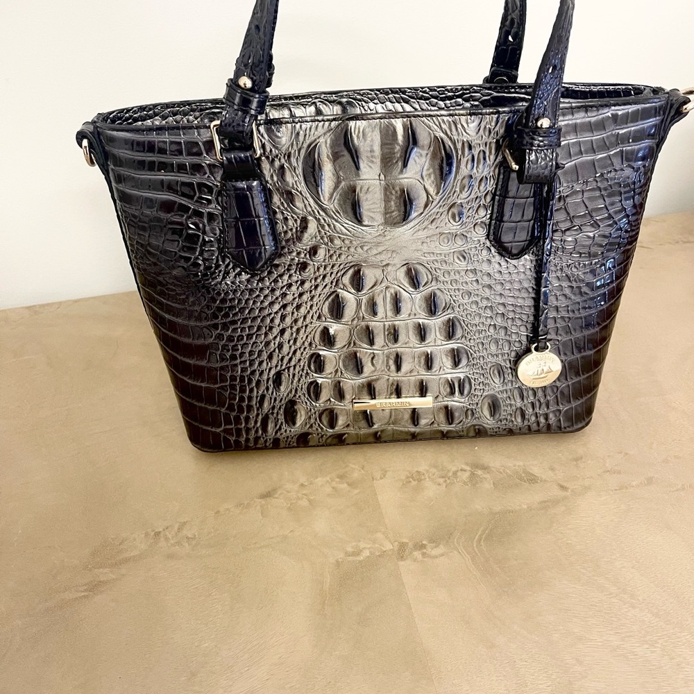 Elegant Black Crocodile-Embossed Tote Bag